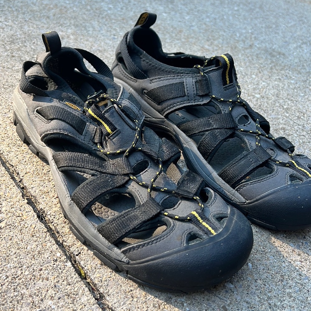 Men’s Keens Sandals in Excellent Condition!